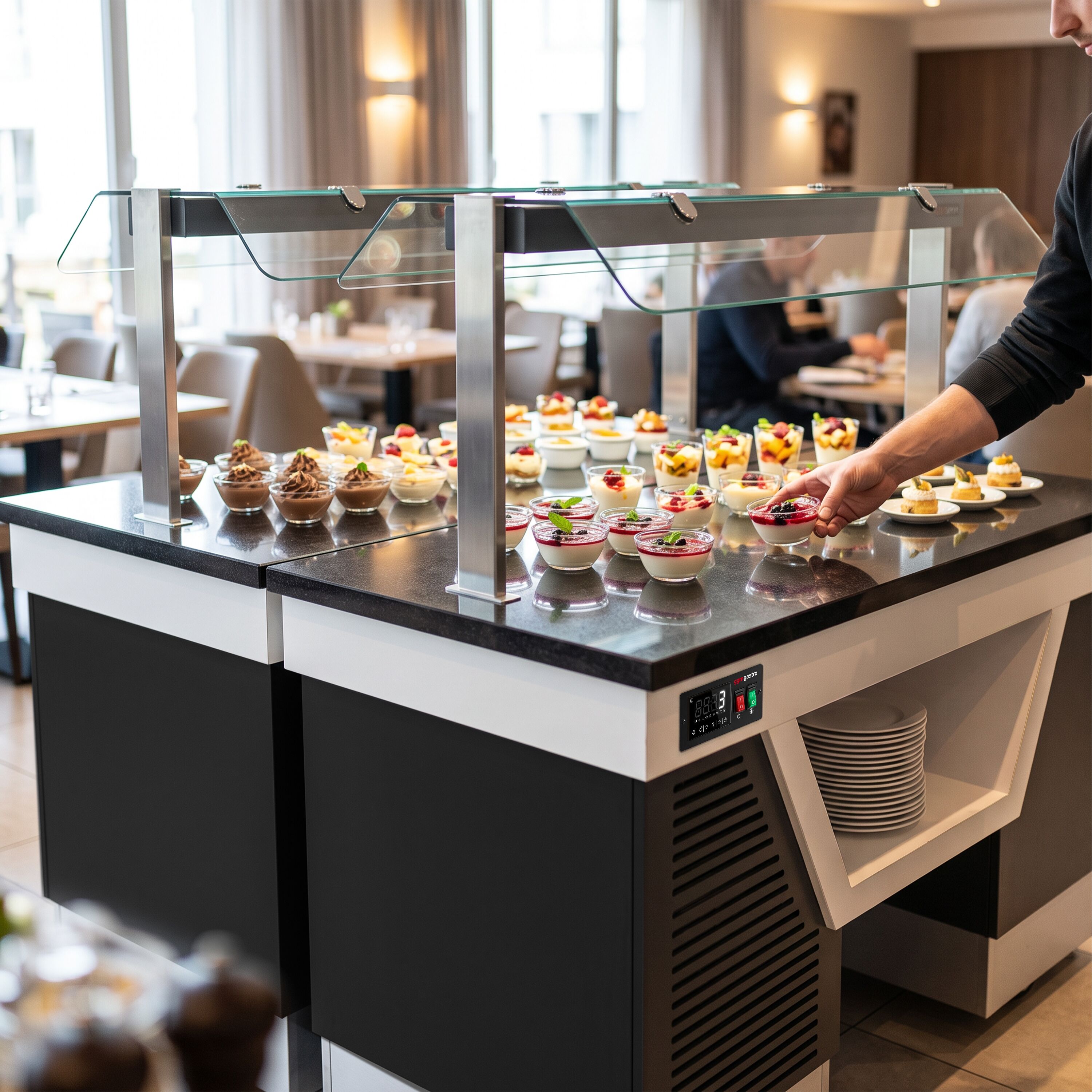 Cold buffet counter – with cooling plate – 2000 mm – for 5x GN 1/1 – incl. plate rack and castors