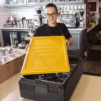 CAMBRO | CAM GOBOX® - Unos sa gornje strane - GN 1/1 - Crna boja - Poklopac žute boje 