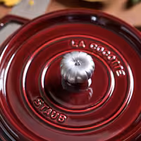 STAUB | LA COCOTTE - Cocotte - Ø 240 mm - Lijevano željezo - Crvena boja grenadine