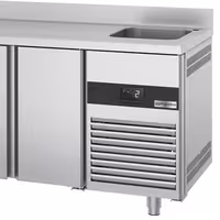 Rashladni pult PREMIUM - 1900x700 mm - 420 l - Ventilirano hlađenje - s 3 vrata - s 1 korita - Leđni podignuti rub