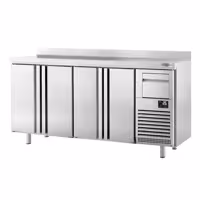 Stół chłodniczy barowy do napojów Premium PLUS – 2450 x 600 mm – z 4 drzwiami, rantem i odbijakiem do kawy
