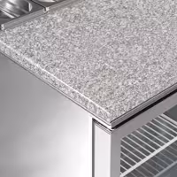 Stół chłodniczy sałatkowy PREMIUM – 1368 mm – z 3 drzwiami szklanymi – z nadstawką szklaną na 8x GN 1/6