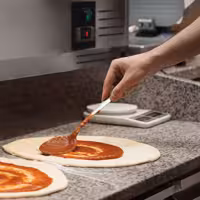 Stół chłodniczy do pizzy ECO – 1500 x 800 mm – z 1 drzwiami i 7 szufladami – z witryną nadstawną chłodniczą LED na 7x GN 1/4