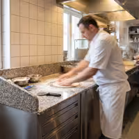 Stół chłodniczy do pizzy PREMIUM – 1550 x 800 mm – z 1 drzwiami i 5 szufladami