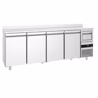 Stół chłodniczy barowy do napojów PREMIUM – 2690 x 600 mm – z 4 drzwiami, rantem i odbijakiem do kawy
