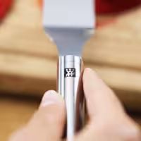 ZWILLING | Angled Palette Knife – 410 mm - Seamless Stainless Design