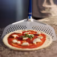 Lopata za pizzu - AZZURRA - anodizirani aluminij - ojačana lopata - 330x330 mm - perforirana - drška aluminijska