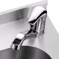 Stół chłodniczy barowy do koktajli i napojów – 1600 mm – 235 L – z 3 drzwiami i gniazdem 230 V