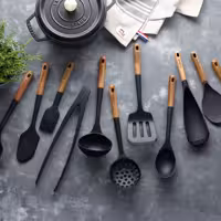 STAUB | Szczypce – silikon i drewno – 310 mm – czarne