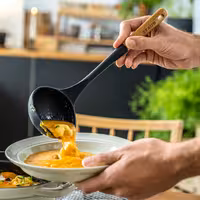 STAUB | Zaimača / Kutlača za juhu - 310 mm - Silikon - Crna boja
