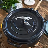 STAUB | Cocotte Round Enamelled Cast Iron Casserole Dish – Ø 220 mm – Black