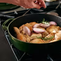 STAUB | Enameled Cast Iron Round Braiser – Ø24 cm - Basil Green - Self-Basting Chistera Lid