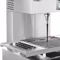 Commercial Countertop Chocolate Tempering Machine - 12kg - 2,5kW - with Dispensing Spout - incl. Vibrating Table