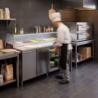 Pult za pripremu salate PREMIUM - 2020 mm - 3 vrata - s ravnom staklenom nadogradnjom za 10x GN 1/3 i 1 polica