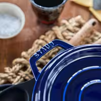 STAUB | LA COCOTTE - Kookpot - Ovaal - 330mm - Gietijzer - Donkerblauw