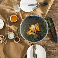 STAUB | SPECIALITIES - Wok sa staklenim poklopcem - Ø 300 mm - Liveno željezo - Boja bosiljka