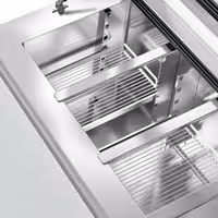 Saladette PREMIUM – 900 mm – b'2 bibien tal-ħġieġ – b'post għal 4 kontenituri GN 1/3 u kopri tal-ħġieġ