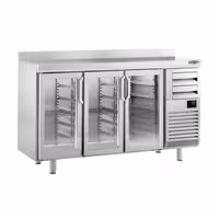 Stół chłodniczy barowy do napojów Premium PLUS – 1960 x 600 mm – z 3 drzwiami szklanymi, 2 szufladami i rantem