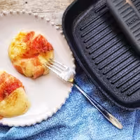 Grilling Plate - 200x200mm - with foldable silicone handle
