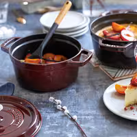 STAUB | LA COCOTTE - Cocotte - Ø 240 mm - Lijevano željezo - Crvena boja grenadine