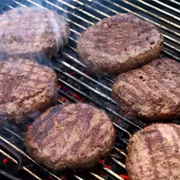 Preša za hamburgere - 15 veličina - plastika - mala - Ø 80 mm - crvena - 15 rupa - 85 g