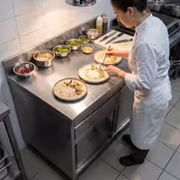 خزانة عمل من الفولاذ المقاوم للصدأ طراز ECO - 1200 × 700 مم - مزودة بدرجين وحافة مرتفعة