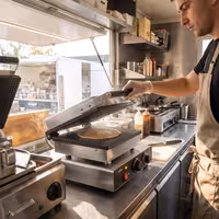 Commercial Waffle Maker - Single - Manual - 1,75 kW - Shape: Heart - Teflon-coated baking plates