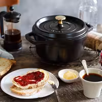 STAUB | Cocotte Round Enamelled Cast Iron Casserole Dish – Ø 180 mm – Black