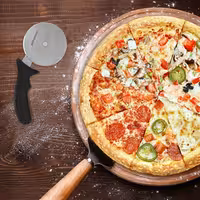 Cake Decorating Spatula Set - Stainless Steel - 5-piece - 1 Pizza Cutter, 2 Palette Knives, 1 Spatula & 1 Dough Scraper