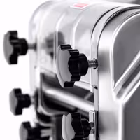 Maszyna do makaronu – elektryczna – długość wałka: 160 mm – 5 kg/h – z wałkownicą do ciasta