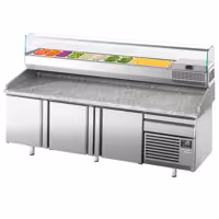 Stół chłodniczy do pizzy Premium PLUS – 2305 x 800 mm – z 3 drzwiami i 1 szufladą – wraz z witryną chłodniczą – 10 pojemników GN 1/3