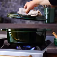 STAUB | Cocotte Oval Enamelled Cast Iron Casserole Dish – 290 mm Oval – Basil Green