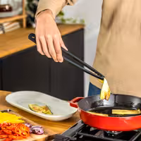 STAUB | Szczypce – silikon i drewno – 310 mm – czarne