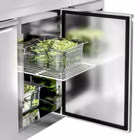 Stół przygotowawczy ECO – 1360 mm – z 2 drzwiami – z nadstawką szklaną na 7x GN 1/3