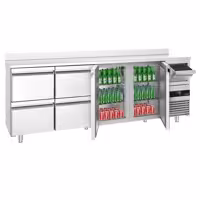 Stół chłodniczy barowy do napojów PREMIUM – 2690 x 600 mm – z 2 drzwiami, 4 szufladami, rantem i odbijakiem do kawy