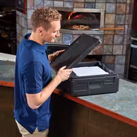 CAMBRO | CAM GOBOX® - Kutija za dostavu pizze sa unosom sa gornje strane - Za 2 pizze - Crna boja