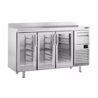 Stół chłodniczy barowy do napojów Premium PLUS – 1960 x 600 mm – z 3 drzwiami szklanymi, rantem i odbijakiem do kawy