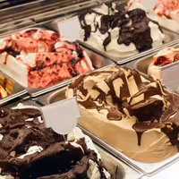 Countertop Ice Cream Display Freezer - 867mm - Static cooling - with LED lighting - for 4 x 5 litres Napoli pans - hinged glass lid