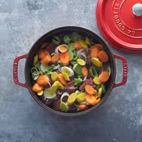 STAUB | LA COCOTTE - Cocotte - Ø 240 mm - Lijevano željezo - Crvena boja trešnje
