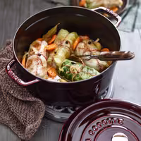STAUB | LA COCOTTE - Cocotte - Ø 240 mm - Lijevano željezo - Crvena boja grenadine