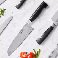 ZWILLING | VIER STERNE - Santoku- mit Kullenschliff - 180mm