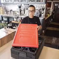 CAMBRO | CAM GOBOX® - Unos sa gornje strane - GN 1/1 - Crna boja - Poklopac crvene boje