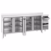Stół chłodniczy barowy do napojów PREMIUM – 2690 x 600 mm – z 4 drzwiami, rantem i odbijakiem do kawy