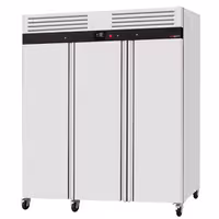 Saldētavas skapis no nerūsējošā tērauda ECO - 1800 mm - 2100 l - -18/-22 °C - ar 3 durvis - R290, klimata klase 4, digitālais termostats, ventilējama dzesēšana, slēdzamas durvis, 6 ritenīši, 9 restes
