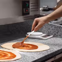 Stół chłodniczy do pizzy PREMIUM - 1500x800mm - z blatem granitowym - 1‑drzwiowy, 7 szuflad - z nadstawką chłodniczą - 6x GN 1/3