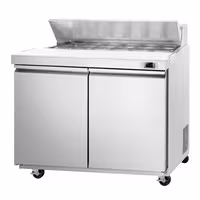 Stół przygotowawczy PREMIUM – 1230 mm – 396 L – z 2 drzwiami – z 12 pojemnikami GN 1/6 – w stylu amerykańskim