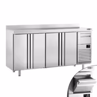 Stół chłodniczy barowy do napojów Premium PLUS – 2450 x 600 mm – z 4 drzwiami, rantem i odbijakiem do kawy