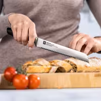 ZWILLING | ALL * STAR - Duonos peilis dantytu kraštu - Ašmenys: 200mm - Sidabro spalvos