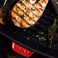 STAUB | Pure Grill Square Cast Iron Grill Pan – 26x26 cm - Cherry Red - American Grill, Non-Stick