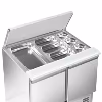 Stół chłodniczy sałatkowy ECO – 903 mm – z 2 drzwiami – z otworem na 2x GN 1/1 i 3x GN 1/6 oraz pokrywą ze stali nierdzewnej